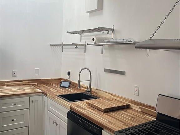 Building Photo - 1400 Outlook Ave