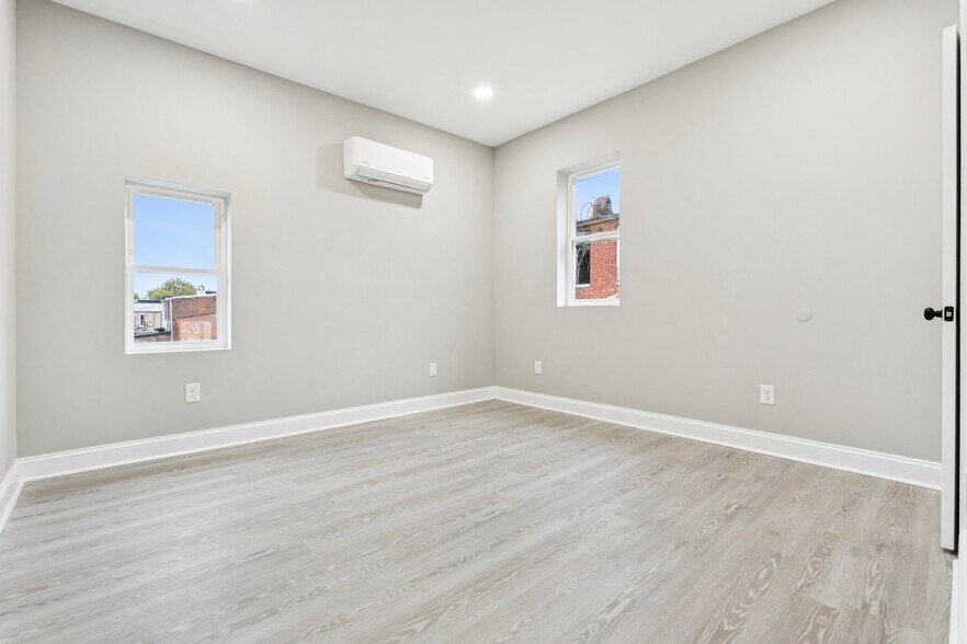 Building Photo - 916 N Arlington Ave