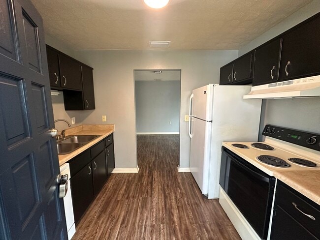 Building Photo - 1235 Buckingham Dr