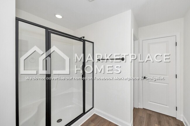 Building Photo - 133 Bella May Ln