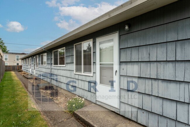 Building Photo - One Bedroom Apartment Available - Montavil...