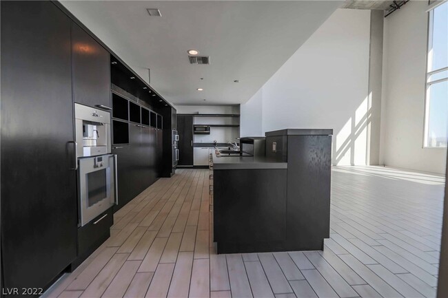 Building Photo - 900 S Las Vegas Blvd