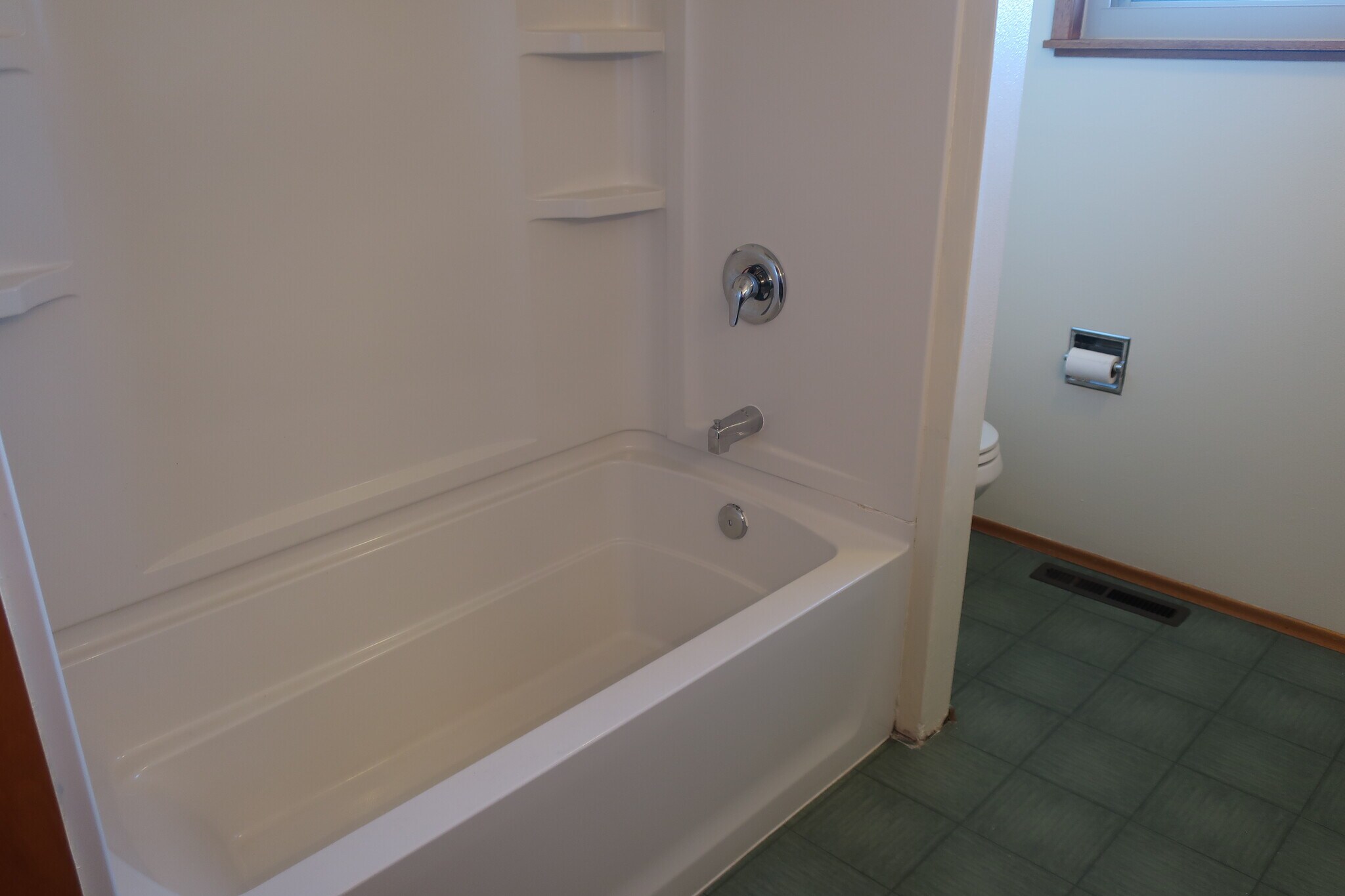 Building Photo - 2405 Lester Rd