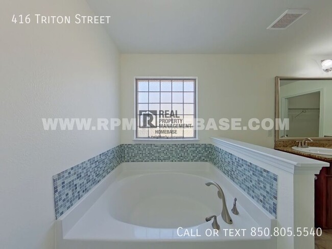 Building Photo - 416 Triton St