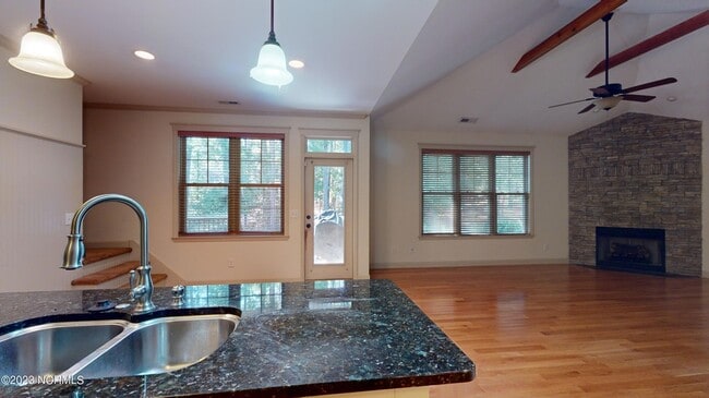 Building Photo - 45 Old Hunt Rd