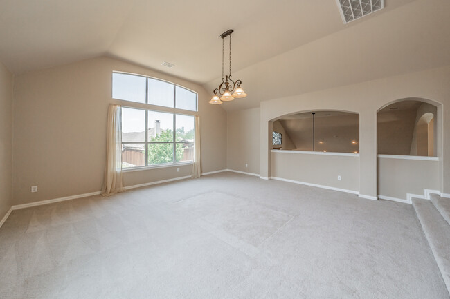 Building Photo - 1605 Buckhorn Dr