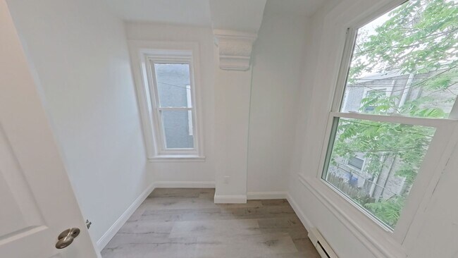 Building Photo - 2438 N 20th St