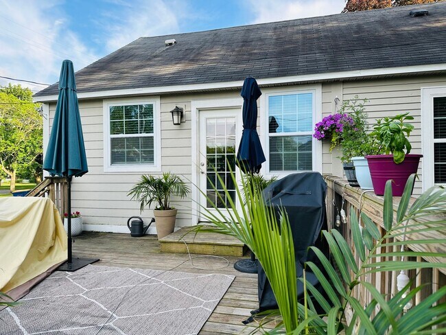 Building Photo - 2163 Englewood Dr SE