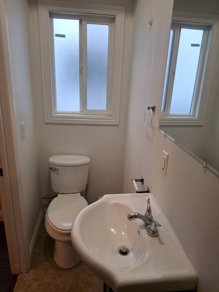 Building Photo - 1248 W 37th Dr
