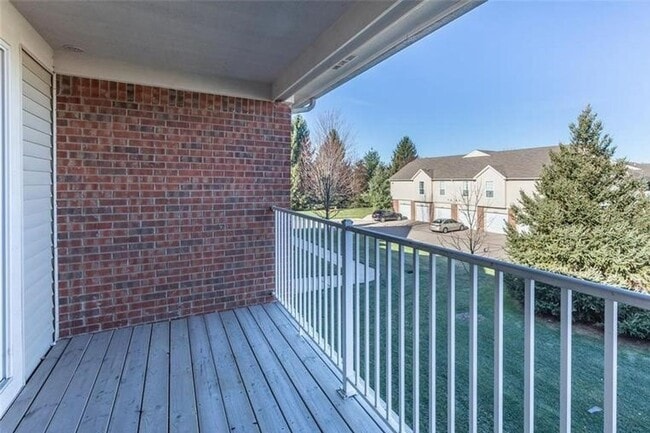 Building Photo - GORGEOUS COMMERCE TOWNSHIP 2 BED/2 BATH MO...