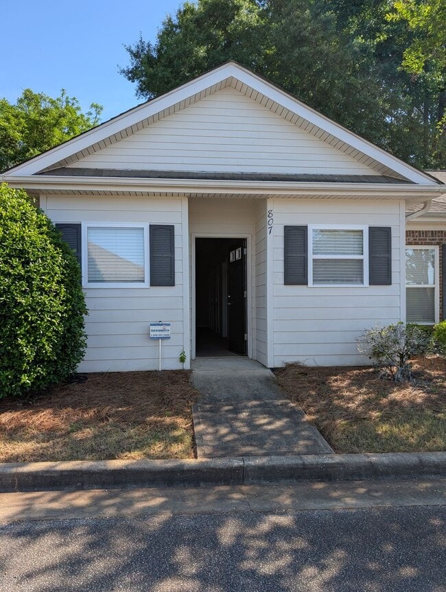 Building Photo - 807 Harvard Dr