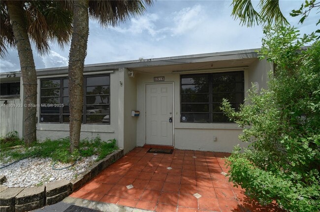Building Photo - 6518 Miami Lakes Dr
