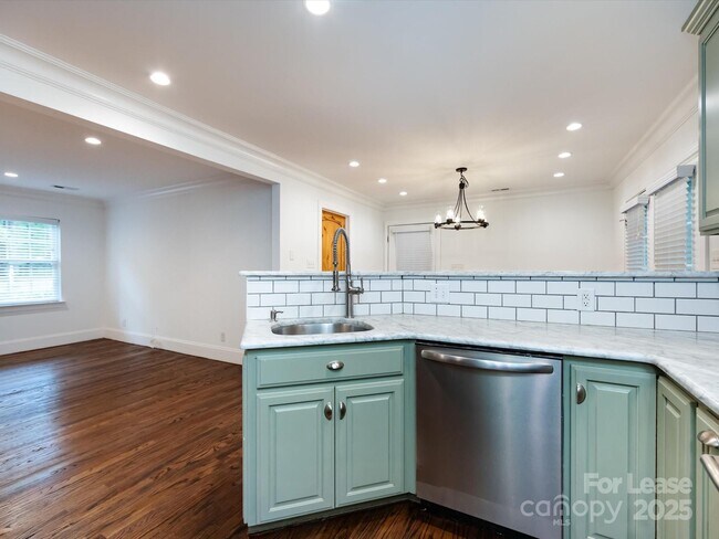 Building Photo - 3109 Forest Lawn Dr