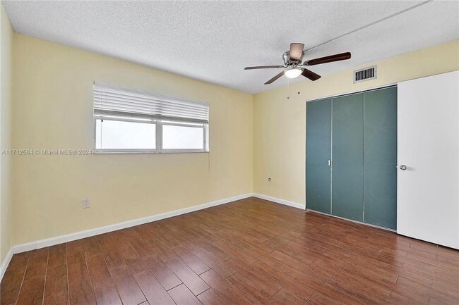 Building Photo - 2 bedroom in Sunny Isles Beach FL 33160