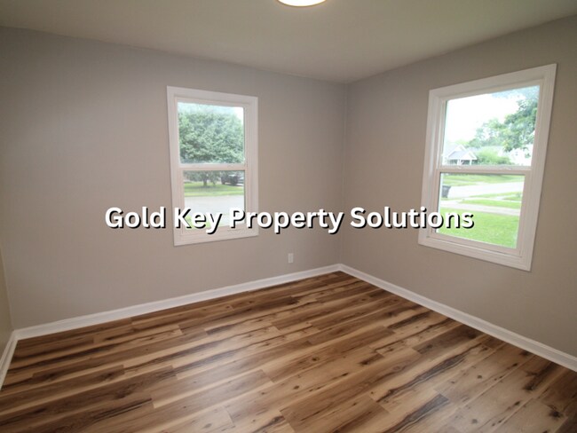 Building Photo - Updated 2 BR 1 BA House with Central Air and Garage (SECTION 8 APPROVED)