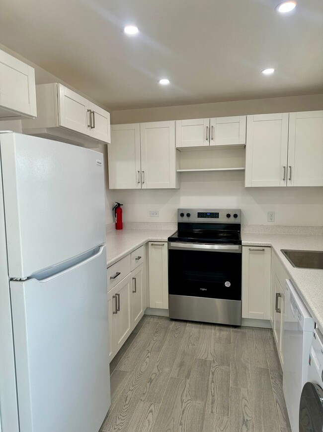 Building Photo - Single level 3 bedroom 2 bath townhome in ...