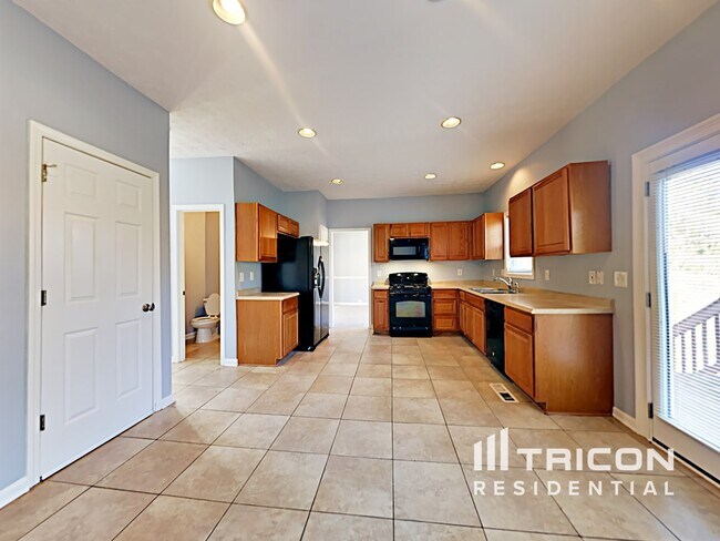 Building Photo - 5186 Hidden Meadow Ct