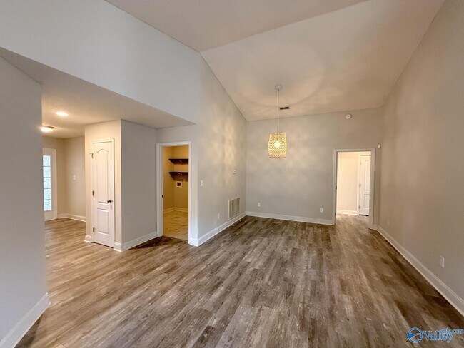 Building Photo - 211 High Green Dr