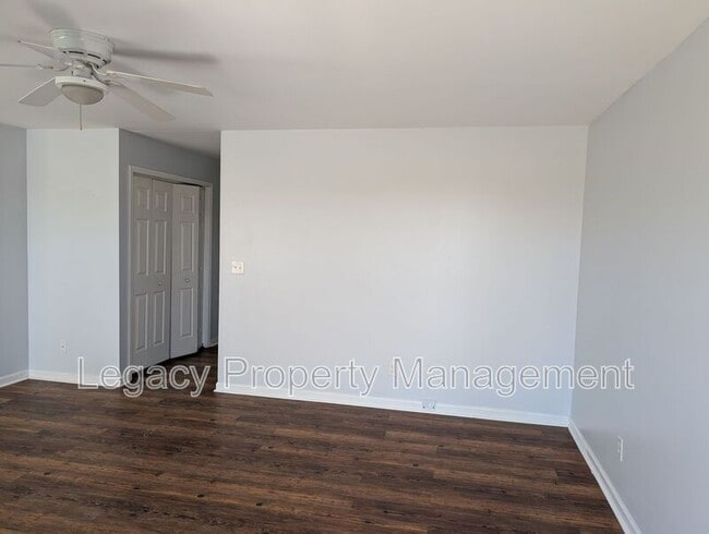 Building Photo - 527 S Anthony St