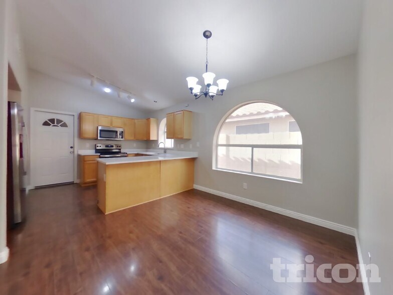 Building Photo - 12618 W Cambridge Ave