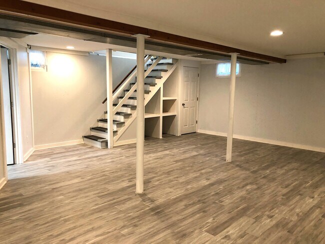 Building Photo - 213 N 5th Ave