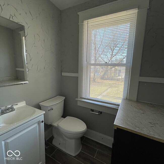 Building Photo - 854 N Tacoma Ave