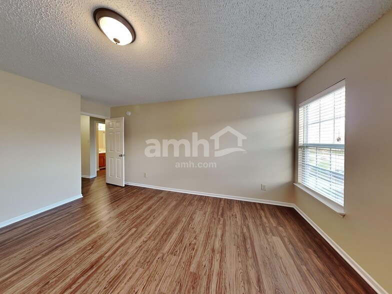 Building Photo - 12859 Old Glory Dr