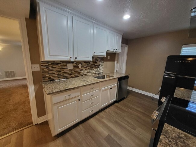 Building Photo - 1281 Fox Trot Cir
