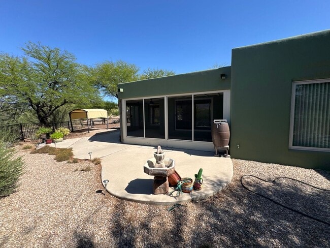 Building Photo - 9731 E Kleindale Rd