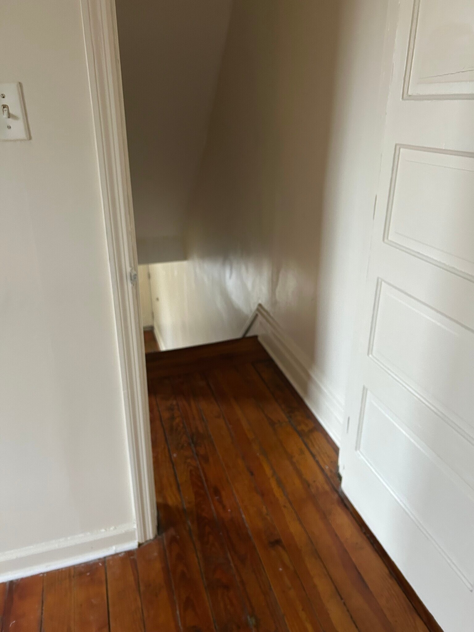 Landing on second floor leads to rear bedroom and second and first bedroom - 808 E Morton St