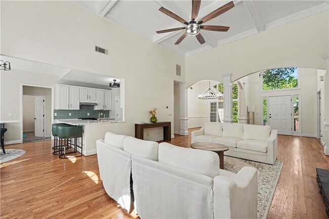 Building Photo - 4315 Rosemont Dr