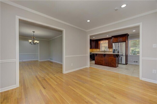 Building Photo - 1837 Chancery Ln
