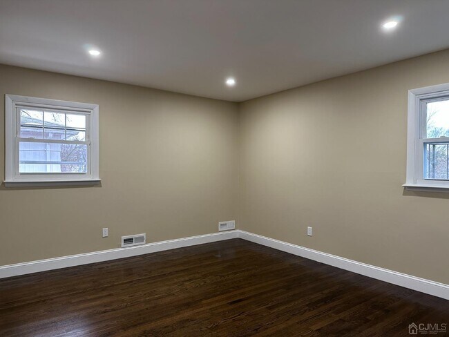 Building Photo - 145 Main St