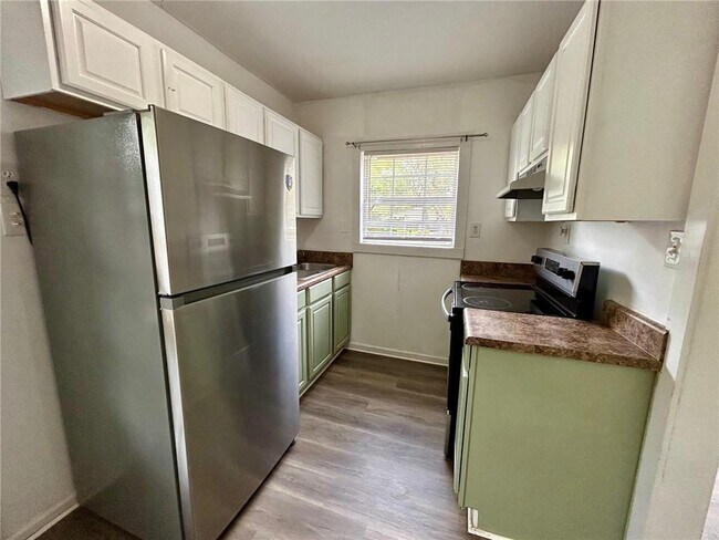 Building Photo - 2861 Ralston Rd