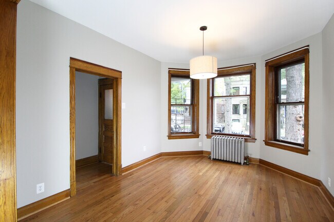 Building Photo - 2036 N Sawyer Ave