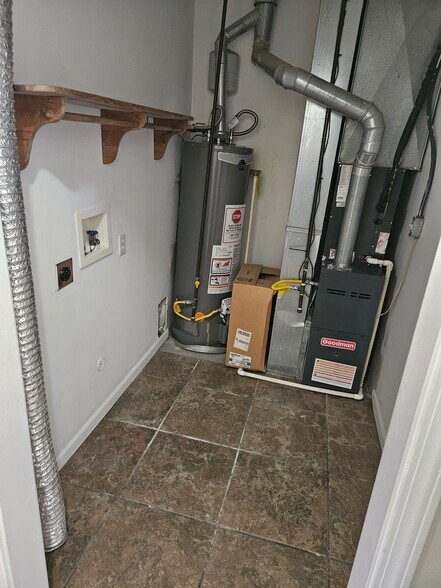 Building Photo - 2006 Rashid Ct