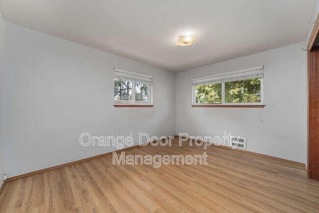 Building Photo - 712 127th St S
