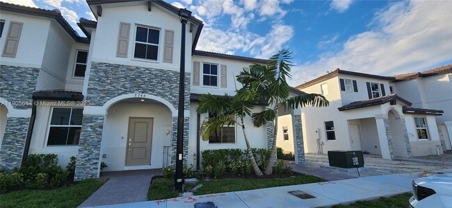 Building Photo - 2740 SE 26th Ave