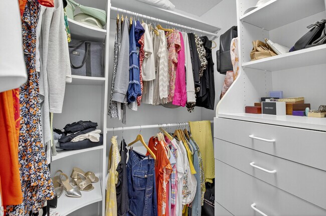 Building Photo - 7677 Lexington Club Blvd