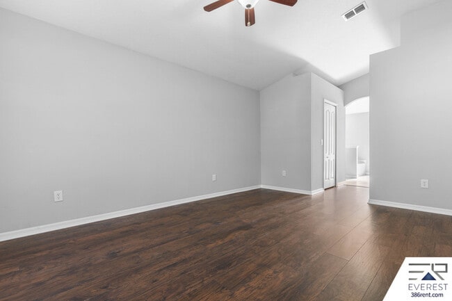 Building Photo - 7 Undermount Path E