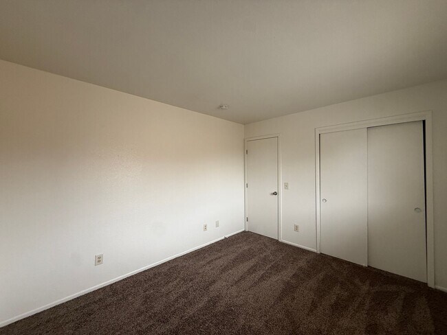 Building Photo - N57000