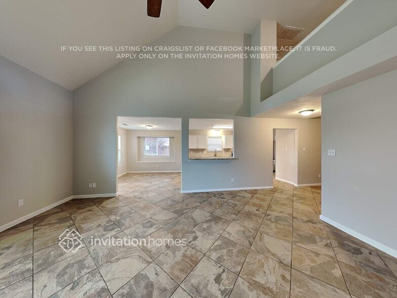 Building Photo - 11223 S Country Club Green Dr