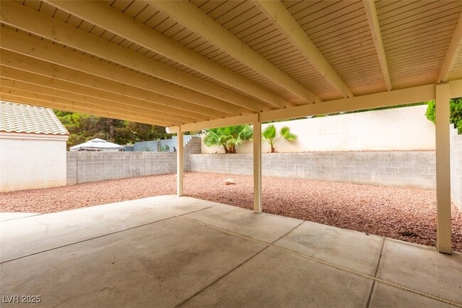 Building Photo - 2337 Chatfield Dr