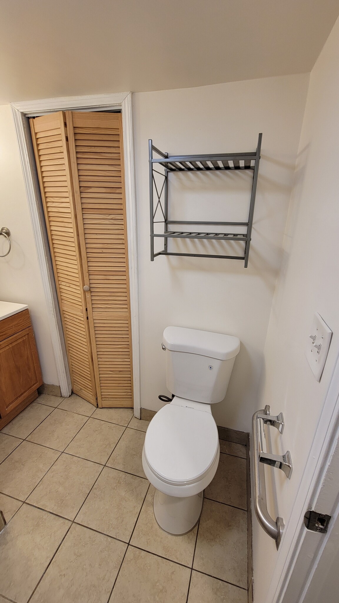 Restroom - 3719 S Damen Ave