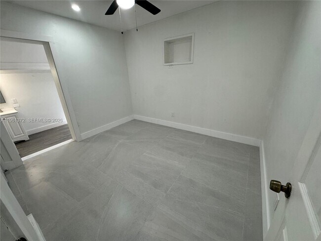 Building Photo - 10245 SW 37th Terrace