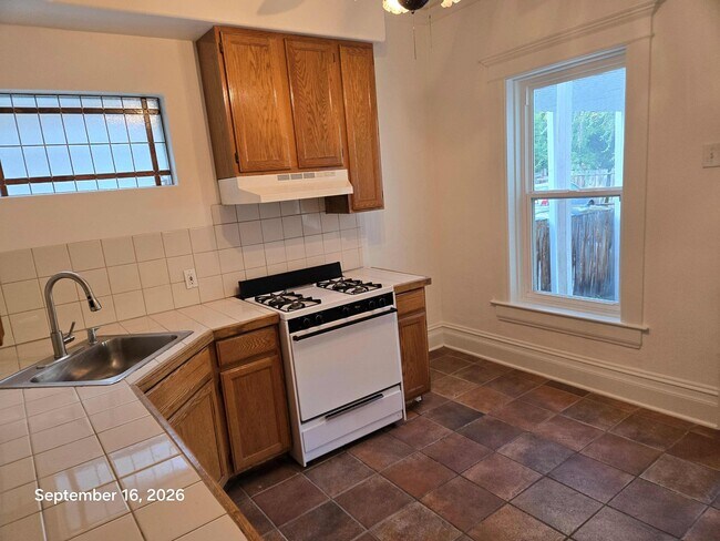 Building Photo - 547 S 300 E