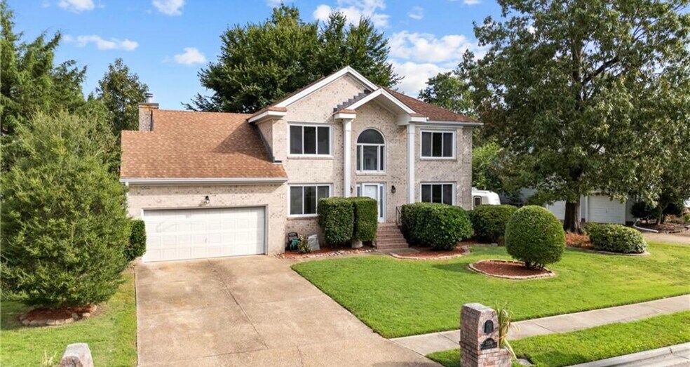 Primary Photo - 3836 Larchwood Dr