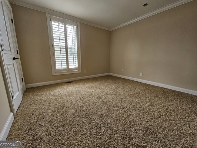 Building Photo - 1085 Holly Dr