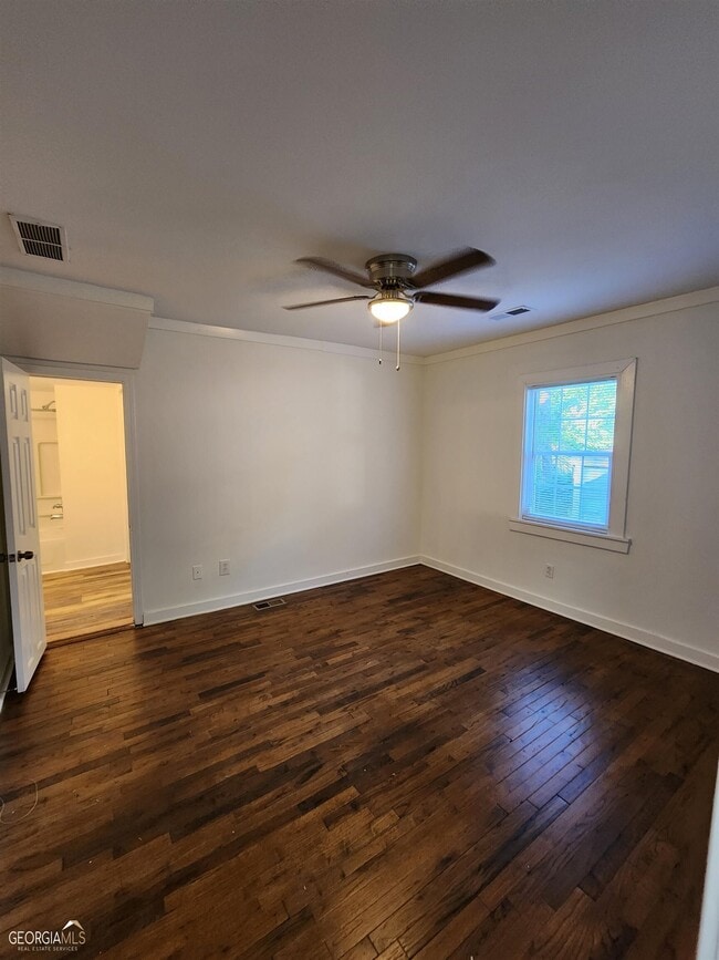 Building Photo - 2577 Eastwood Dr