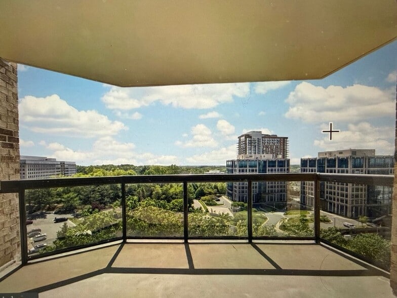Building Photo - 8360 Greensboro Dr